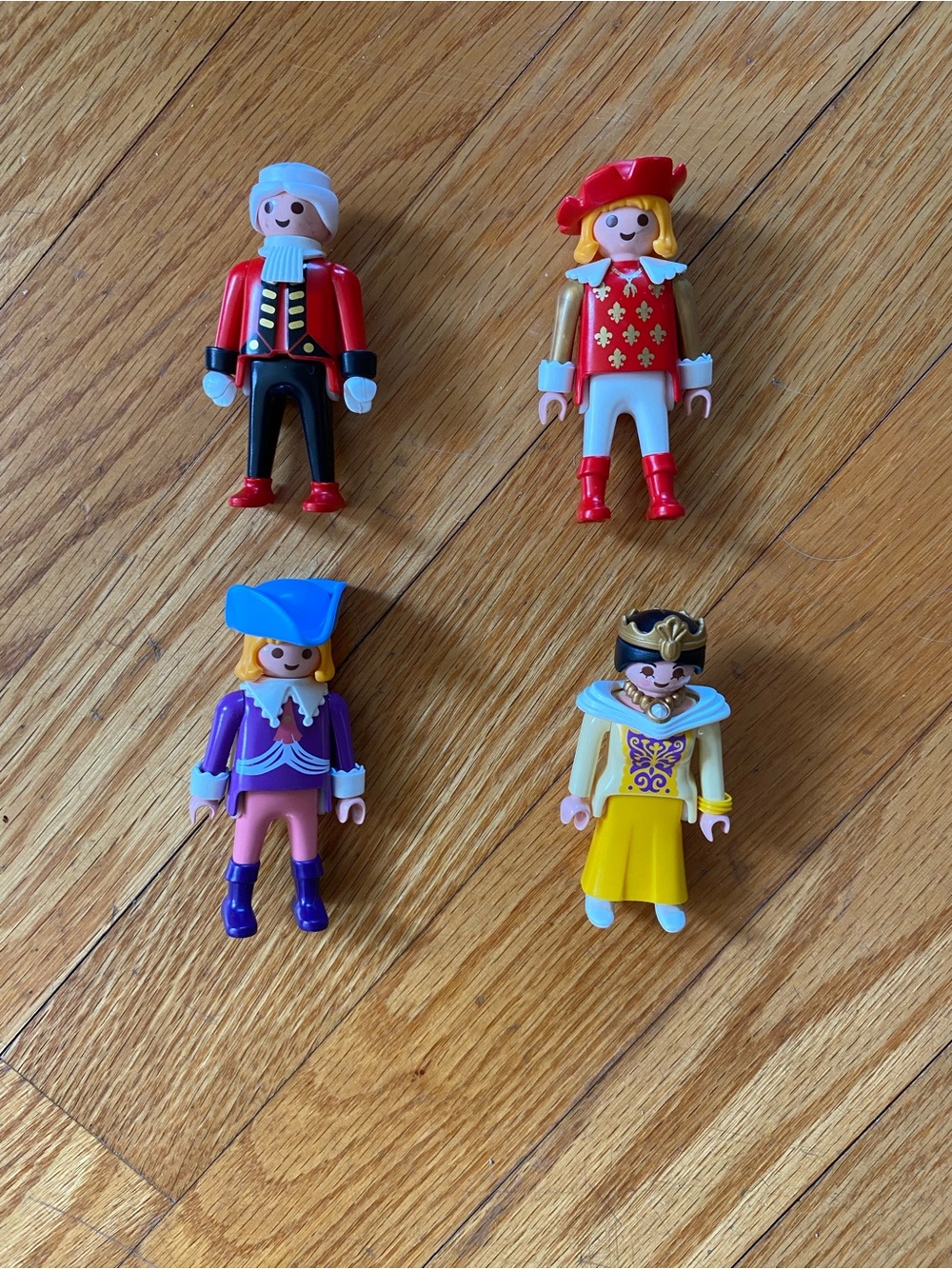Play Mobil vintage characters figures three musketeers queen king set of 4